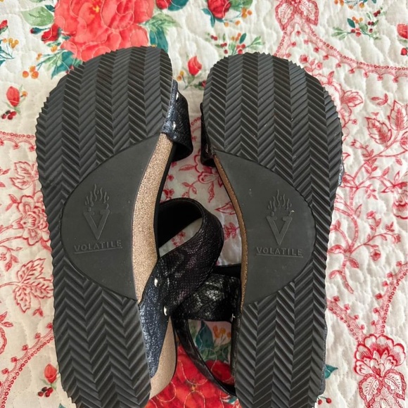 Volatile Wedges - Picture 5 of 7